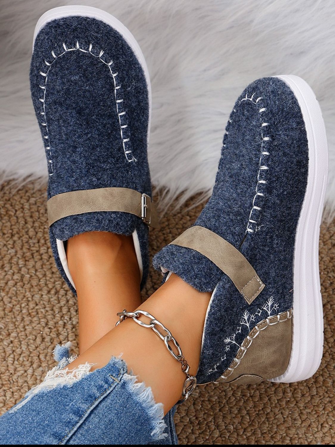 Contrast Round Toe Buckle Sneakers