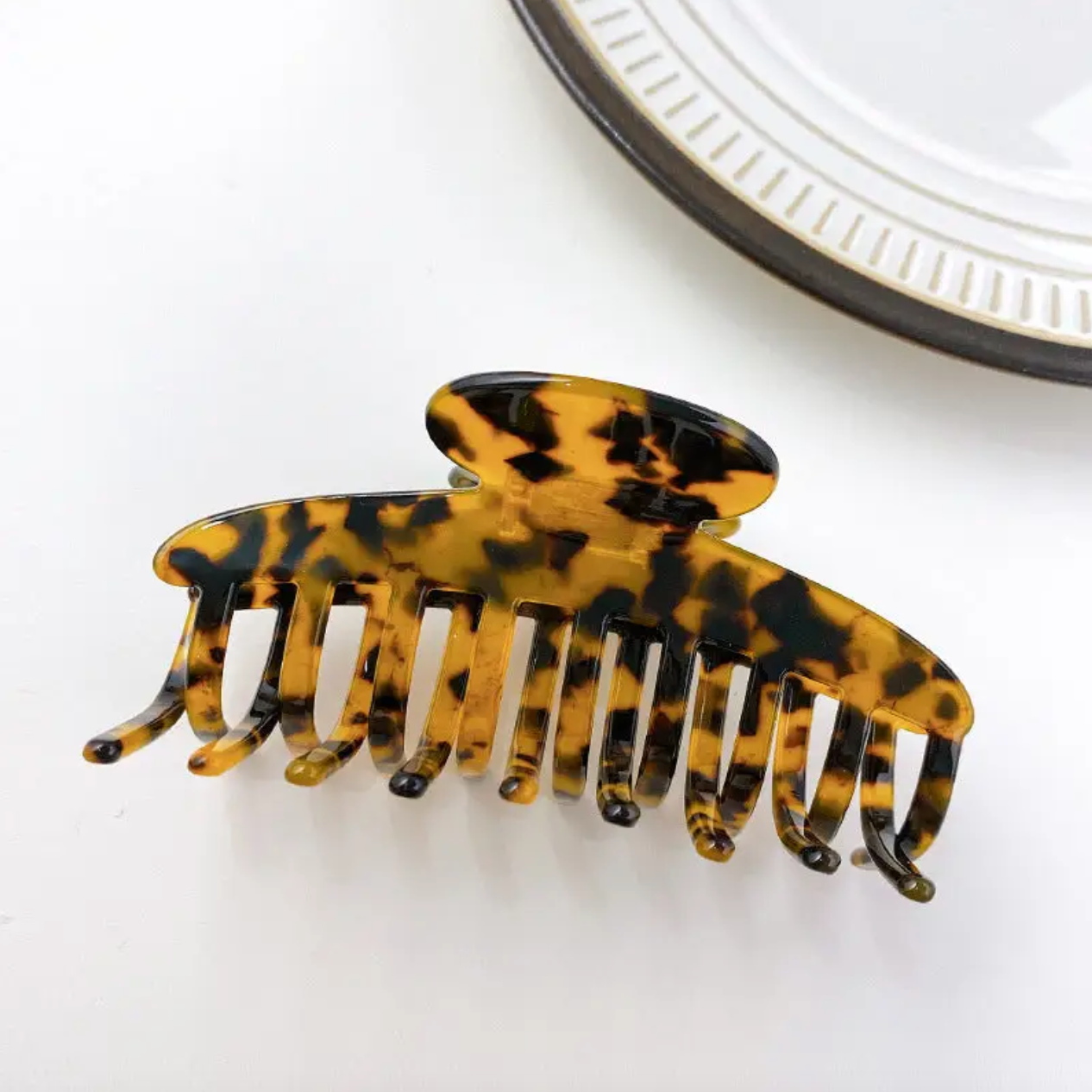 Large Classic Round Hair Claw Clip