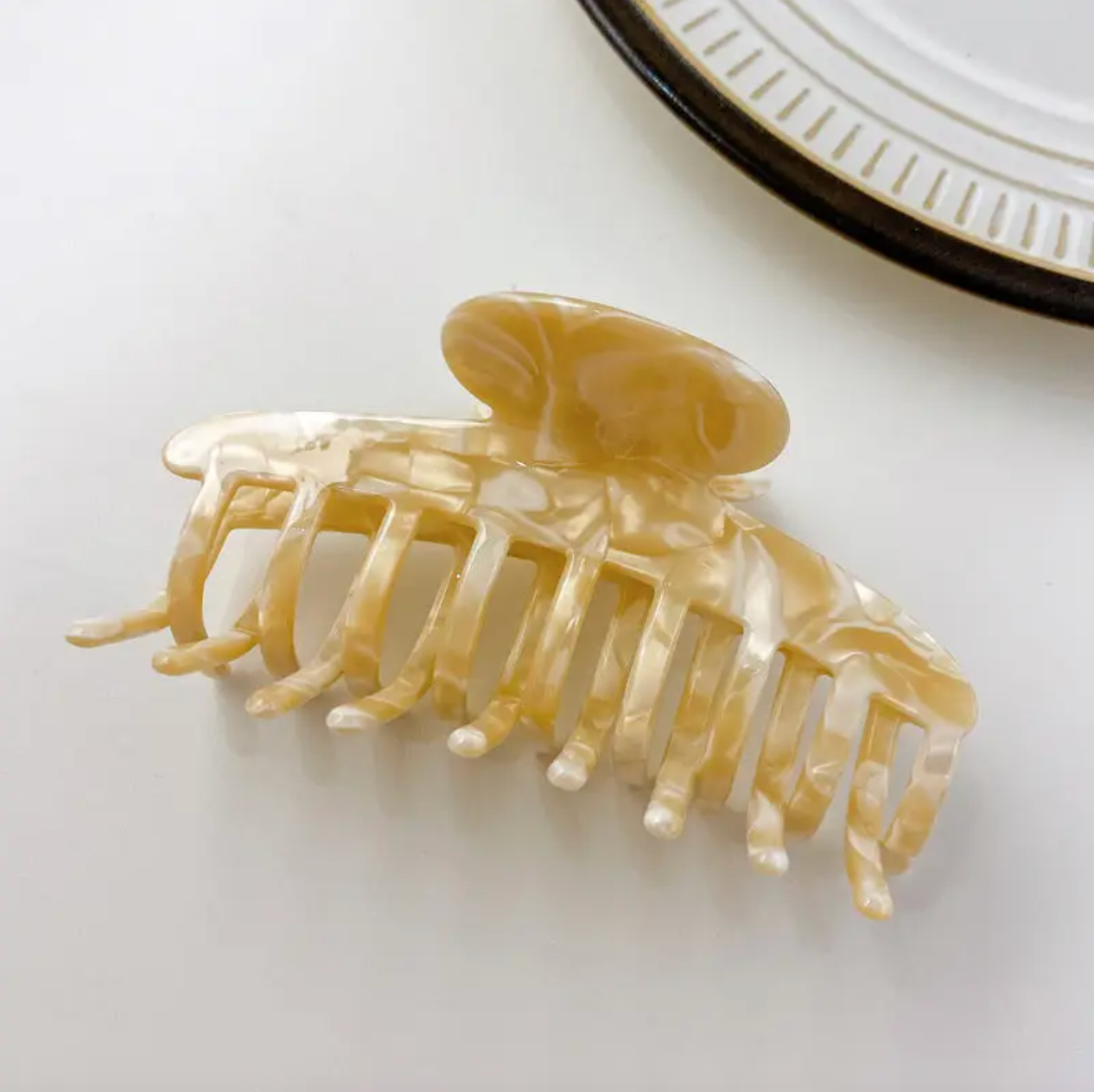 Large Classic Round Hair Claw Clip